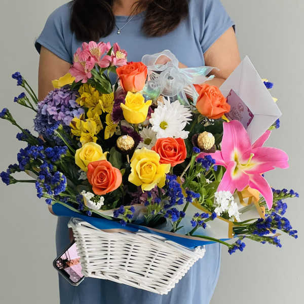 Envy Basket with FERRERO ROCHER Chocolate