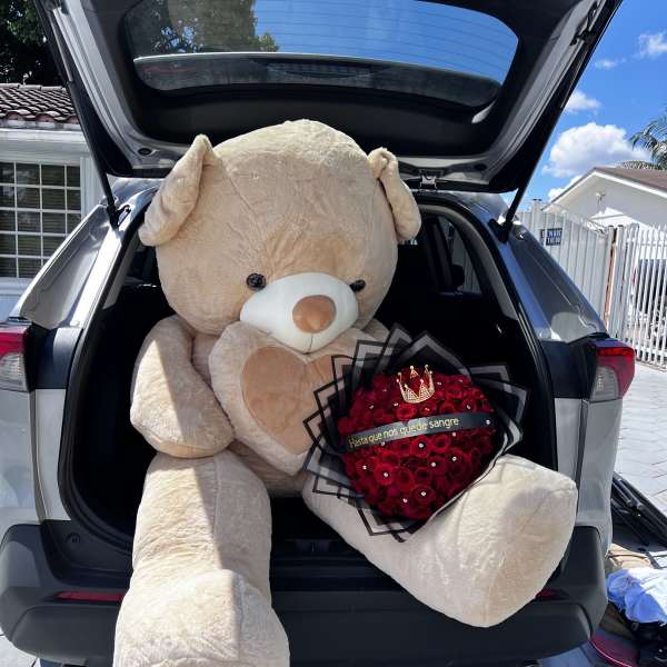 Oso gigante con bouquet