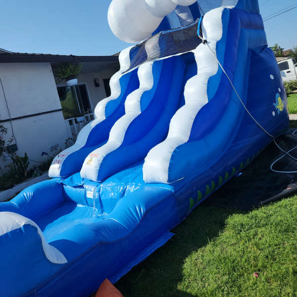 BOUNCY HOUSE WATER