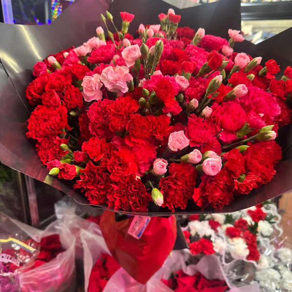 Beautiful Mix Carn & Mini Carn Bouquet