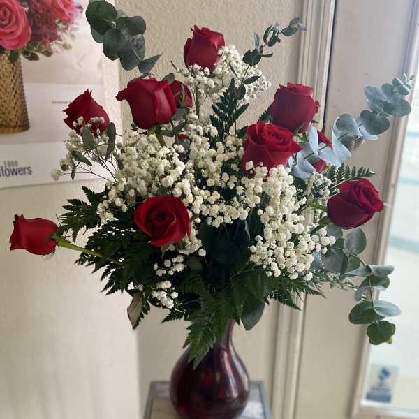 One Dozen Red Rose Arrangement
