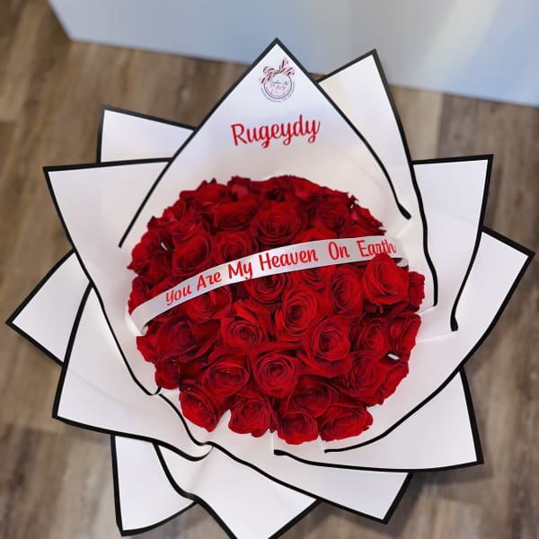 BUCHON BOUQUET WITH PERSONALIZED RIBBON