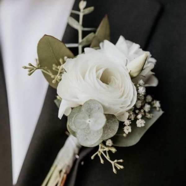 Purity of love Wedding Boutonnière