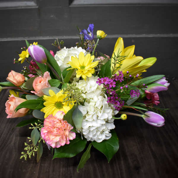 Traditional Spring Centerpiece