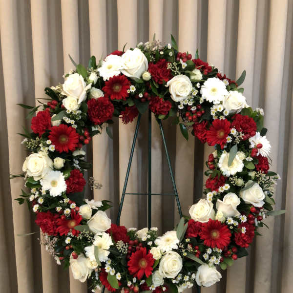 Red & White Wreath W14