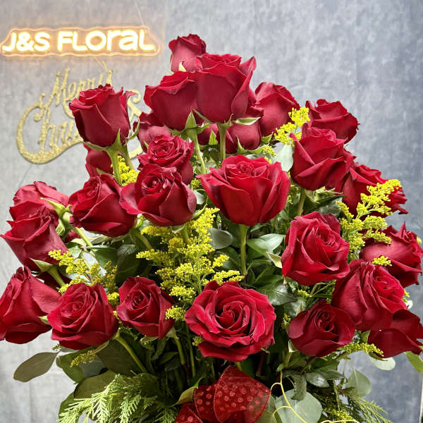 The Royal Red Roses Vases