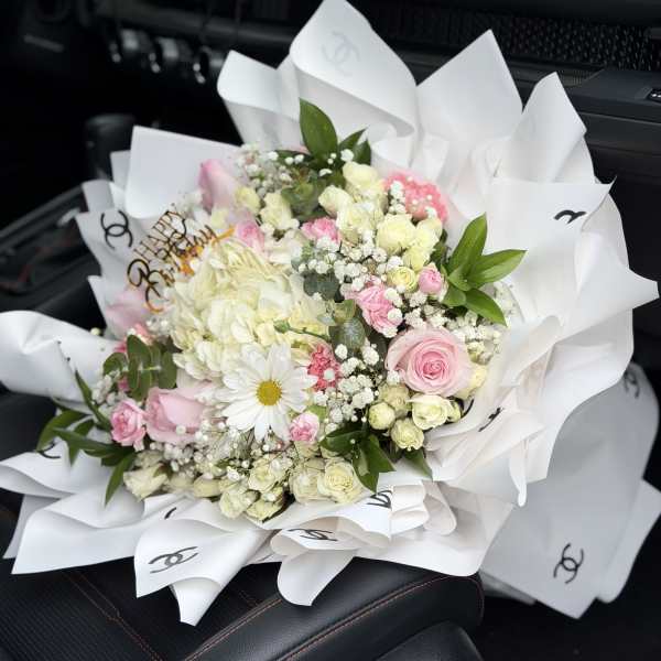White and pink bouquet