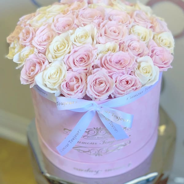 Everlasting Pink&White Signature Box - Real Roses that last up to 3 years