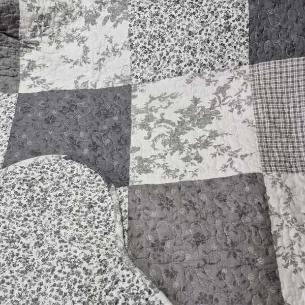 White & Grey Square Pattern Quilt