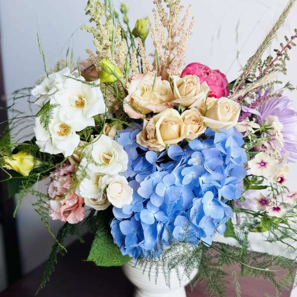 Seasonal Flower Vase Arrangemen