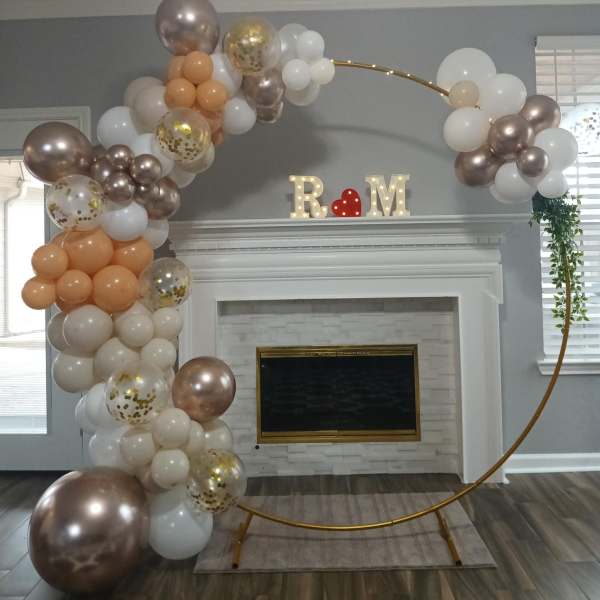 Half-moon shaped round hoop balloons