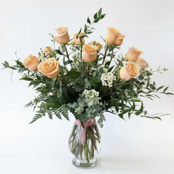 Classic Dozen Peach Roses in Vase