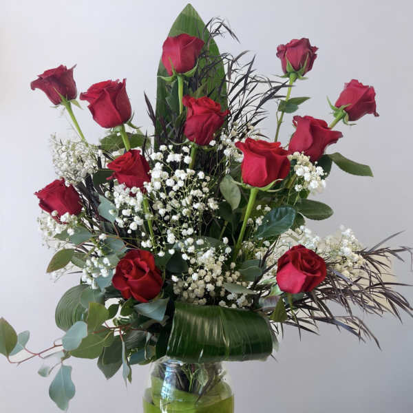 Glamorous Dozen Red Roses