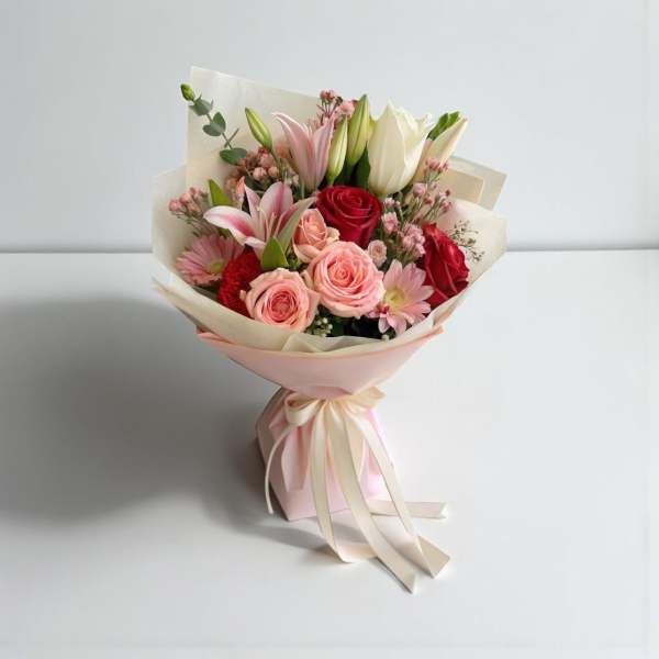 Mixed Hand Bouquet Small