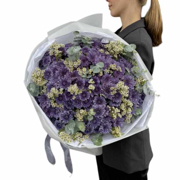 Very long-lasting bouquet of purple chrysanthemum, chamiladzium and eucalyptus!