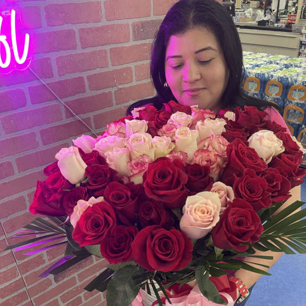 50 ROSES OF DIFFERENT COLORS IN A GLASS FOR MOTHERS DAY