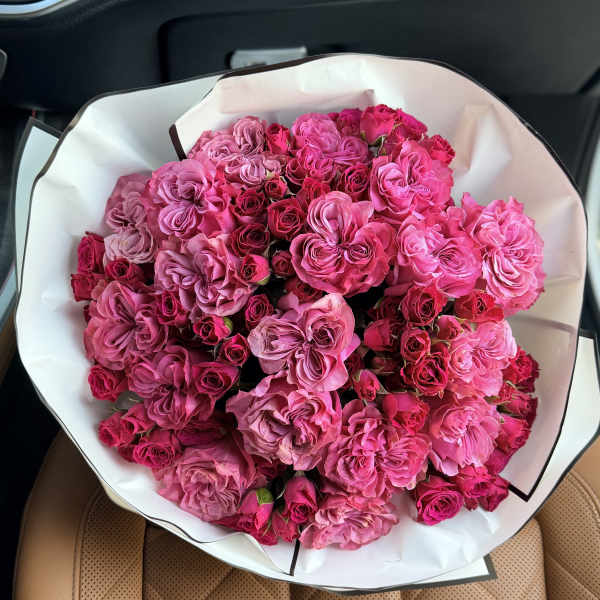 Hot pink rose with spray roses