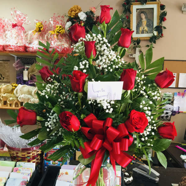 12 Rose Arrangement in glass vase