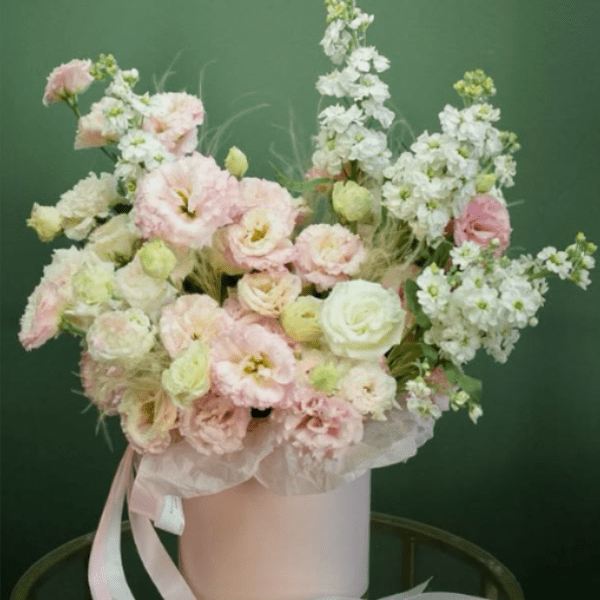 Shy Louise box with lisianthus