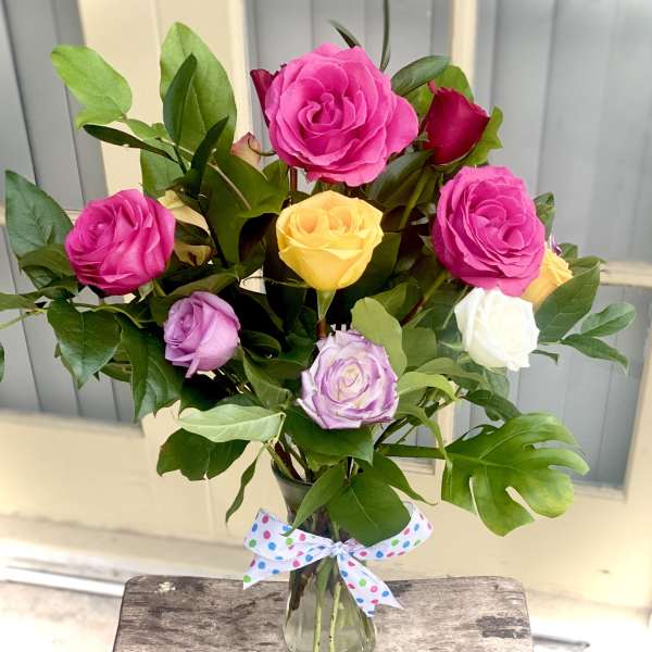 One Dozen Assorted Mix Short Stem Roses