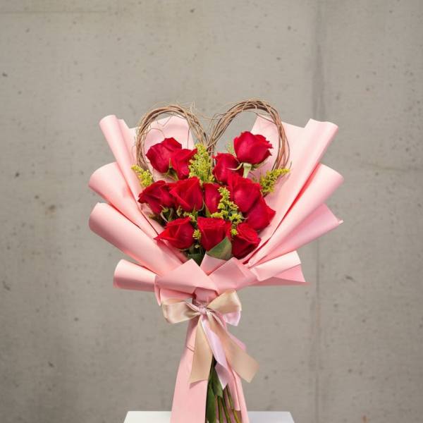 Sweetheart Rose Bouquet Wooden Heart