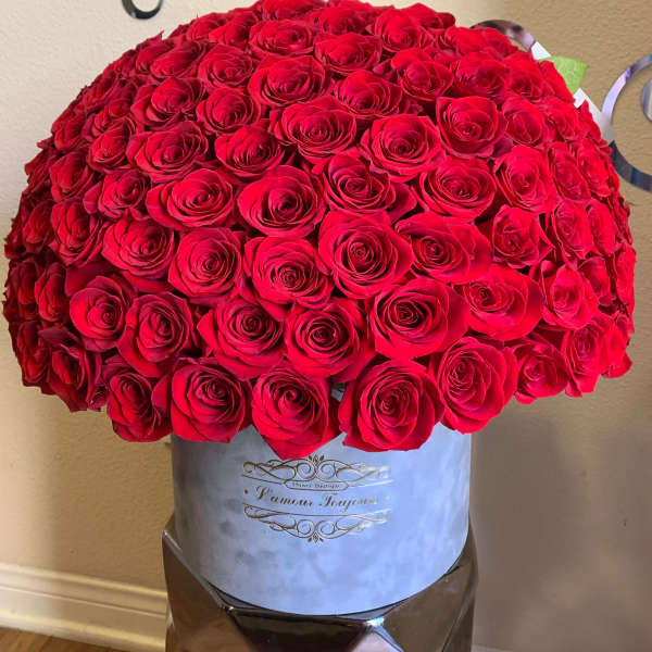 100 Red Roses Signature Box