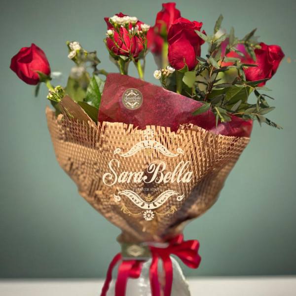 A PAPER WRAP BOUQUET OF DOZEN RED ROSE