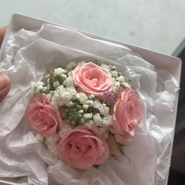 Pink rose bouquet in a white gift box with tissue paper