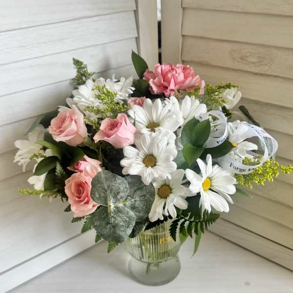 Sweet Daisy vase- Daisy,mini rose, Eucaliptus, solidago