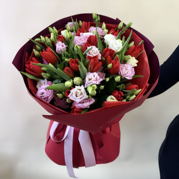 Love in Tulips. The photo shows the standard size.