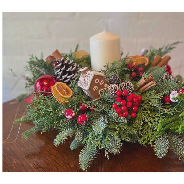 Round Centerpiece w/ candle- red & white