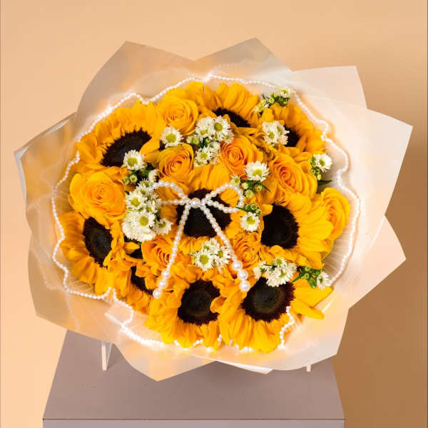 Golden Radiance Bouquet