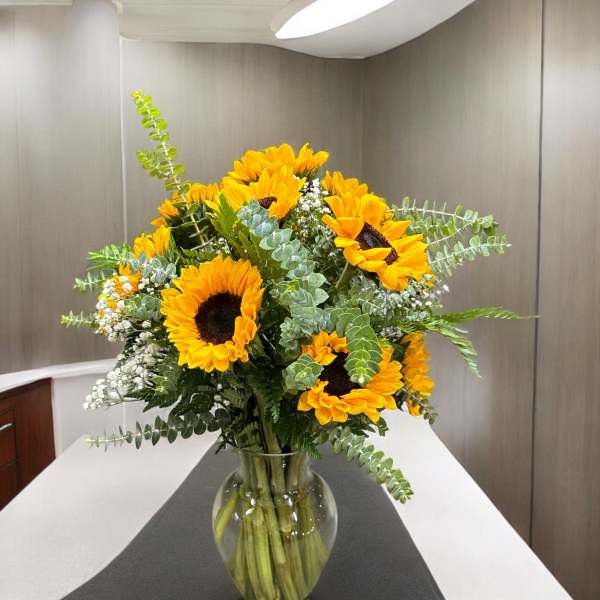 Sunflower bouquet in a clear glass vase