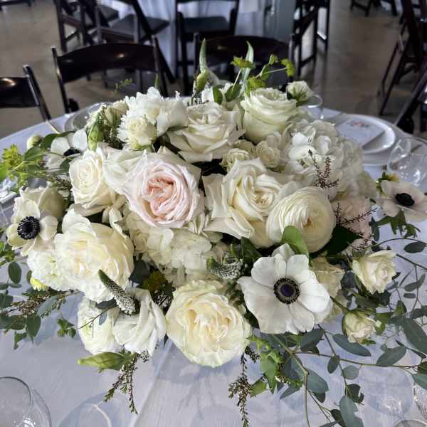 Ivory E'lan Centerpiece