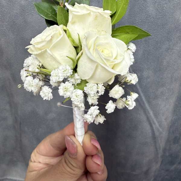 White Spray Roses Boutonnière