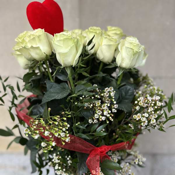 SWEETHEART 6 / WHITE COLOR ROSES