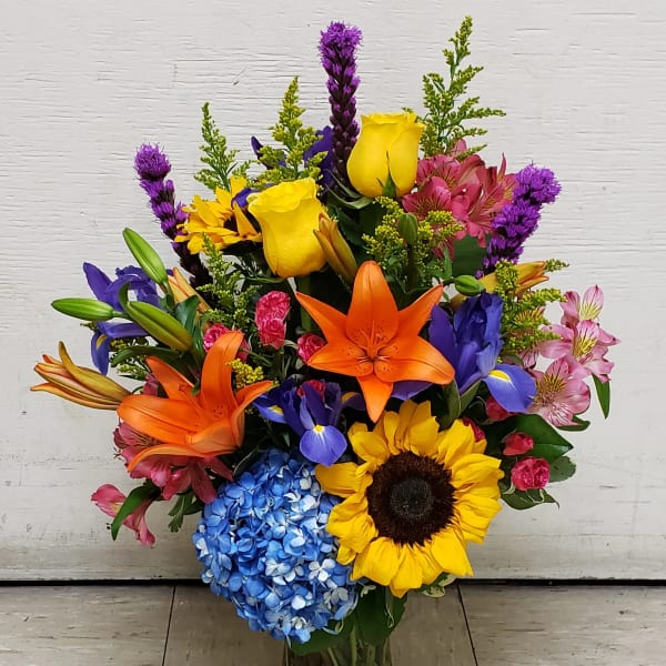 [TT-ARR79]: FESTIVE GARDEN ARRANGEMENT