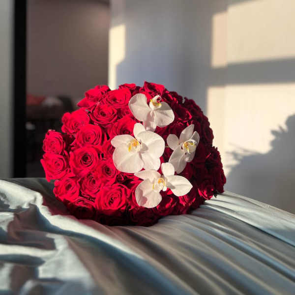 Round bouquet of red roses with white orchids