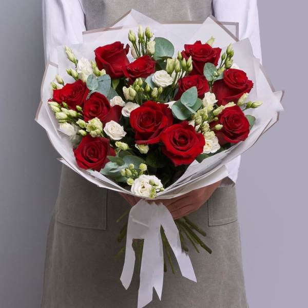 Red roses and white lisianthus bouquet . The photo shows the standard size.