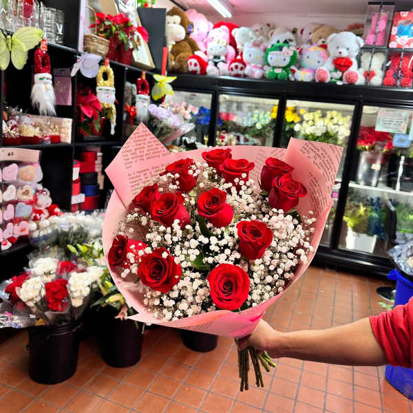 THE CLASSIC DOZ RED ROSES WITH BABY BREATH BOUQUET