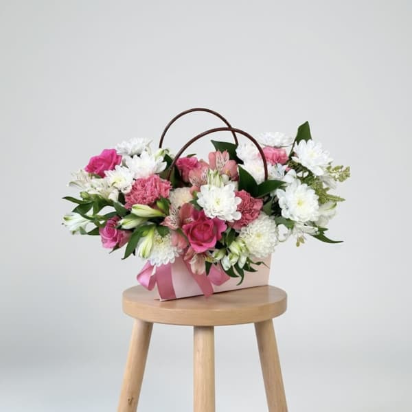 Handled mix bouquet large