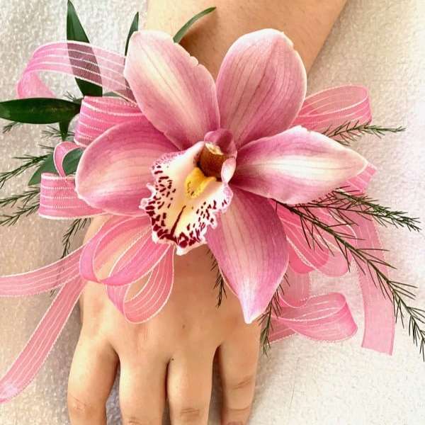 MAGNIFICENT CORSAGE