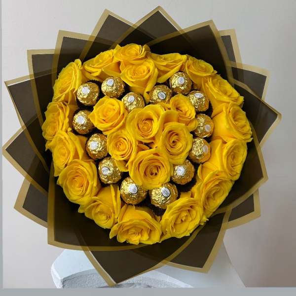 Yellow roses with chocolate