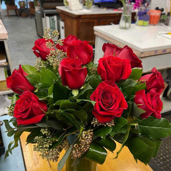 Bouquet of red roses in a glass vase