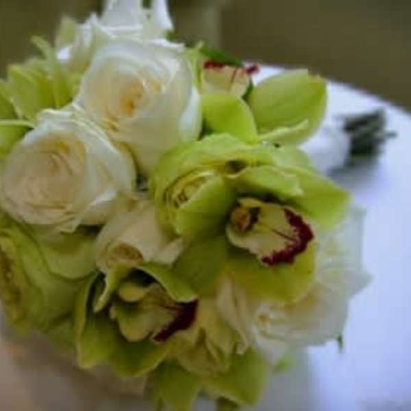 Green and Creamy wedding bouquet