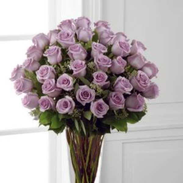 Lavender rose bouquet in a clear glass vase