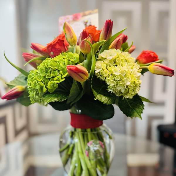 Bouquet of tulips and hydrangeas in a glass vase