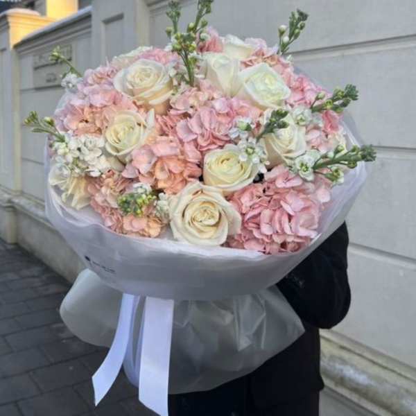 Charming Francine bouquet- Hydrengea,roses, mattiola