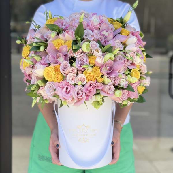 Large pastel bouquet in a white hatbox