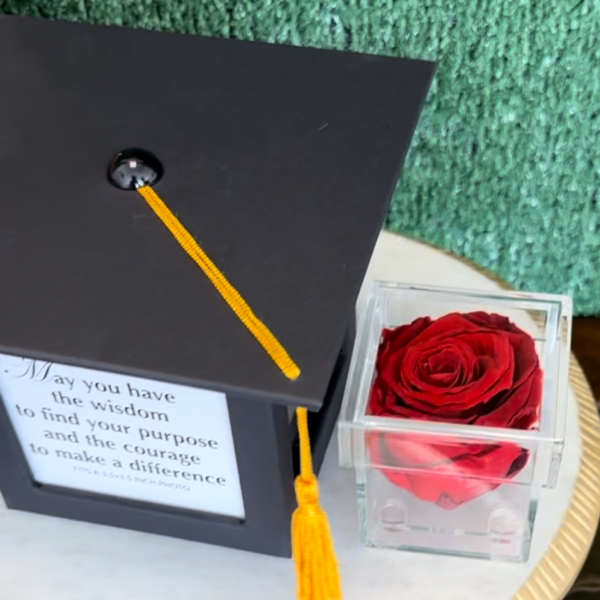 Graduation hat with Preserved rose